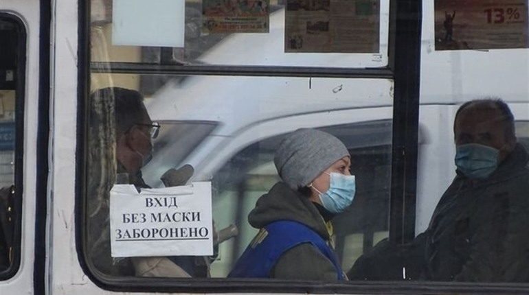 Хмельниччина продовжує залишатися в «червоній» зоні, але пасажирські перевезення відновлять