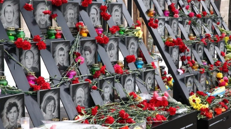 Наймолодшому було 17: Україна вдесяте вшановує пам'ять Героїв Небесної Сотні