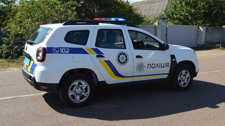У полі біля села на Переяславщині "Renault Duster" врізався в гусеничний трактор: хроніка поліції