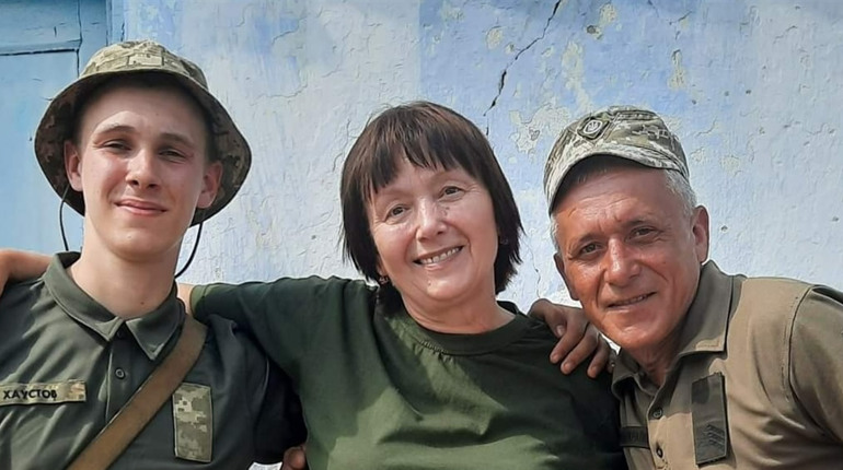 Вчителька фізики з Маяк допомагає ЗСУ на передовій. Військові для неї, мов рідні діти