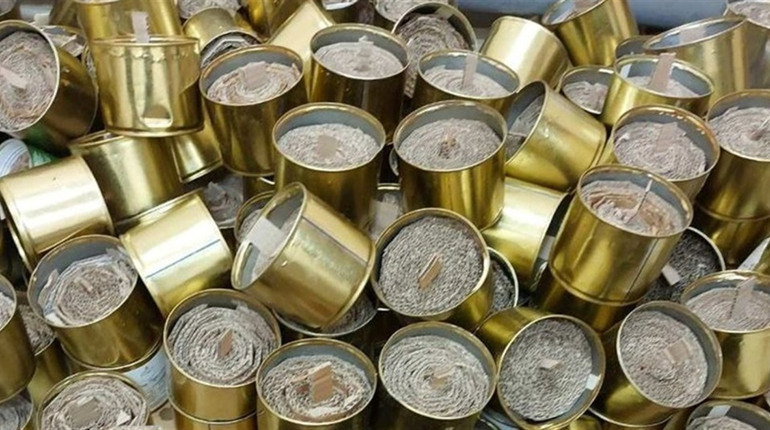 Волонтери Вараського міського центру реабілітації продовжують виготовляти окопні свічки бійцям