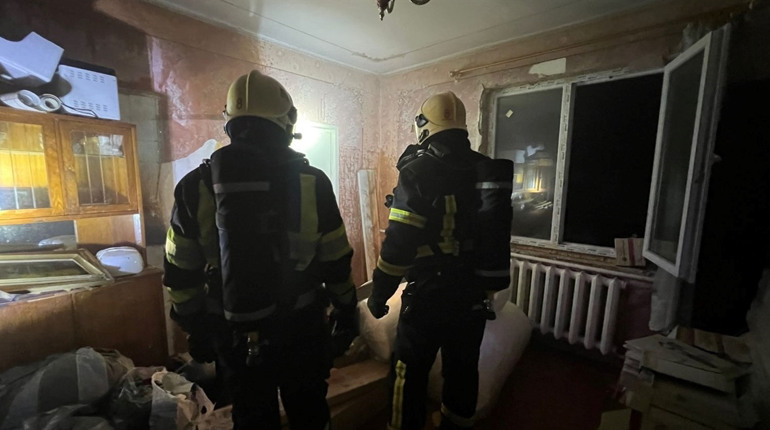 Горів килим на стіні: у Сарнах ліквідували пожежу в будинку