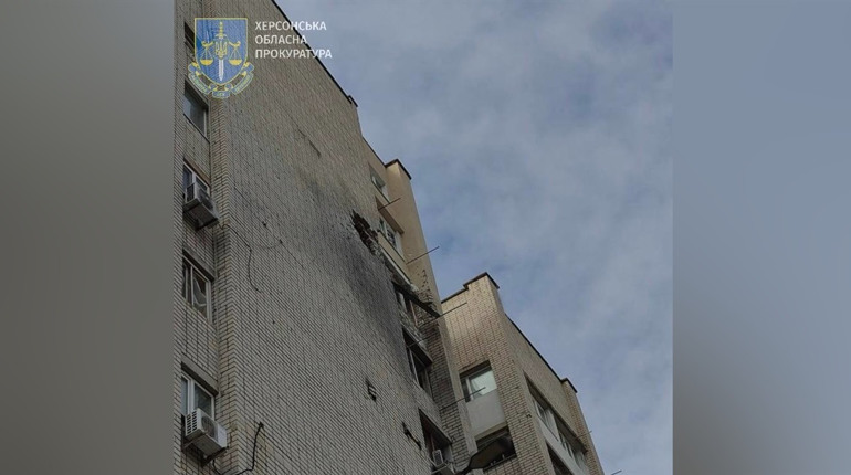 Російські окупанти вбили літнього чоловіка у Херсоні — вдарили з артилерії по місту