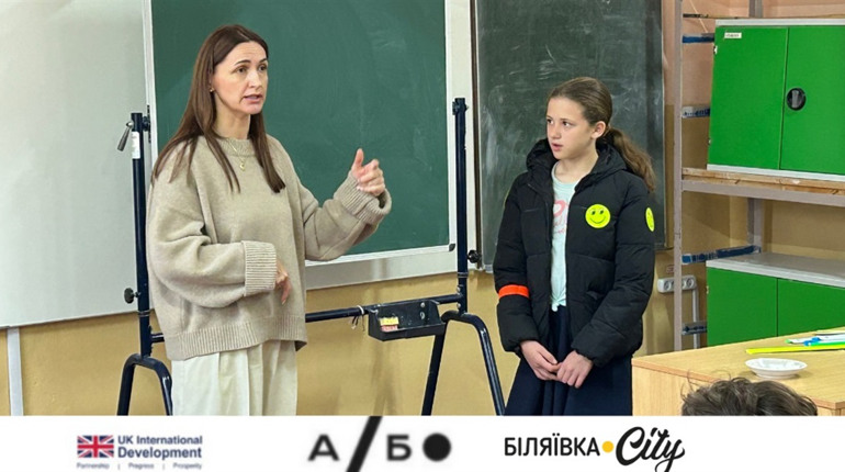 Біляївка.City провели спільну акцію з безпеки дітей: як бути помітними на дорозі у темряві