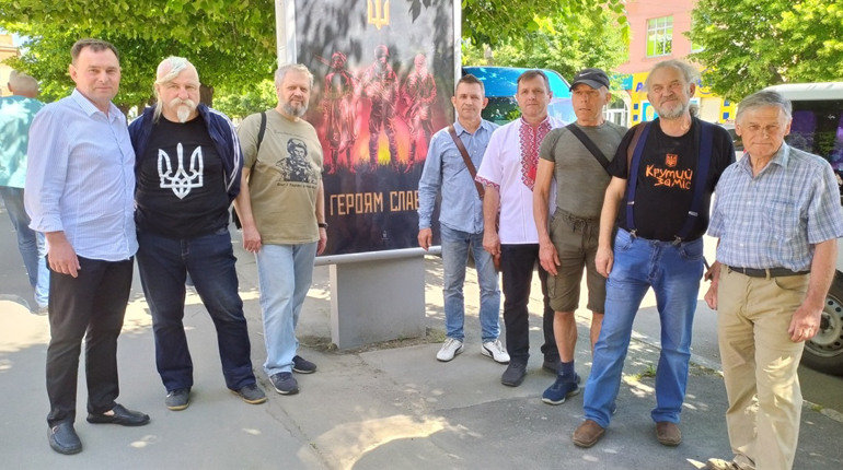 Замість реклами — плакати: В Умані реалізували патріотичний проєкт