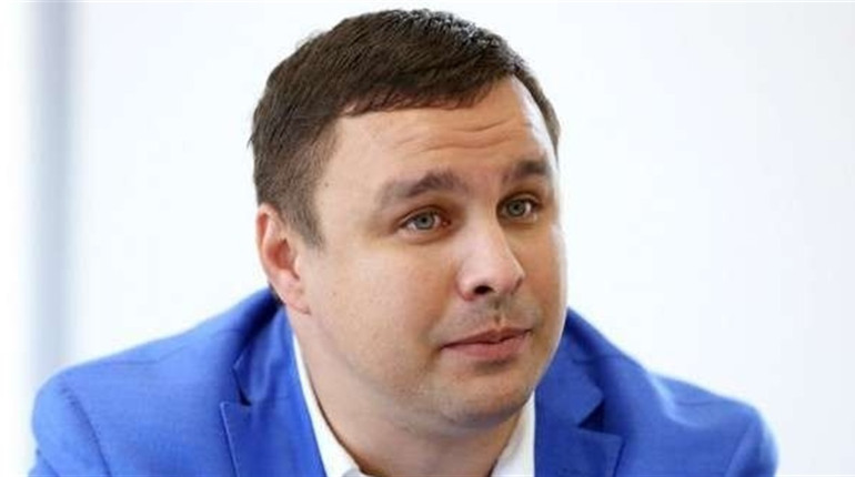 Зеленський намагається віддати Чернігів одіозному Микитасю — політичний експерт про обшуки у місті