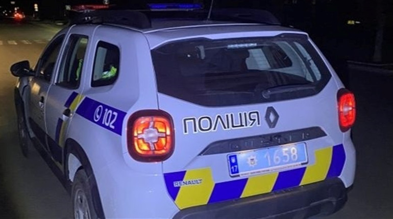 На Переяславщині Nissan в'їхав у Tesla, а на вулиці раптово помер чоловік: хроніка поліції