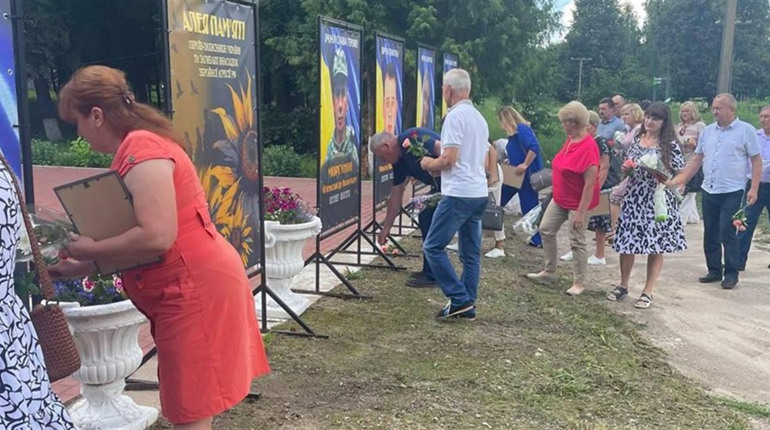 Як День Конституції України відзначили в Есманьській громаді, що межує із країною-агресоркою