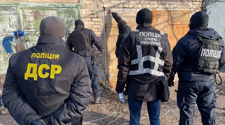 Викрито організовану злочинну групу, конфісковано кілька тисяч літрів фальсифікату