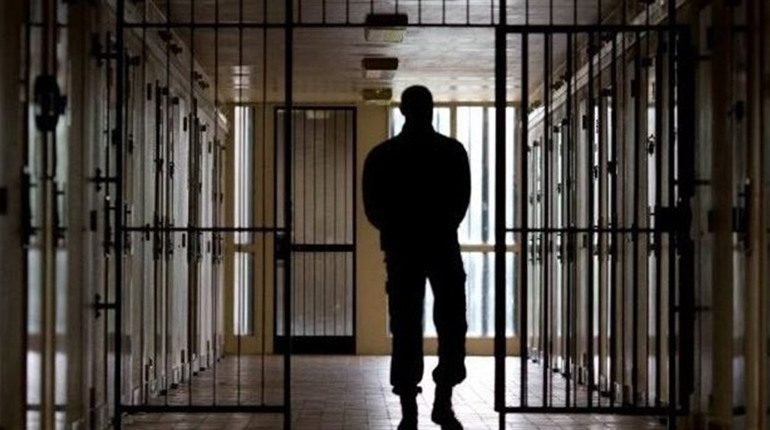 Житель Херсонщини може отримати довічний термін за вбивство та підпал магазину