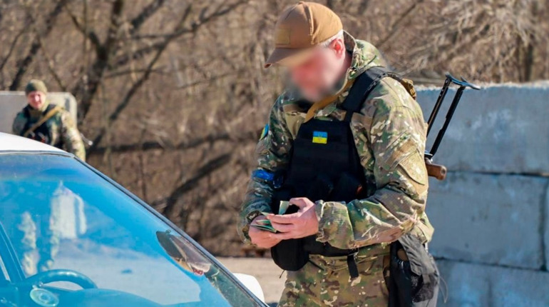 У Глухові чоловік побив військового, бо не хотів отримувати повістку (ВІДЕО)