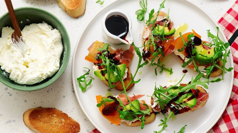 Рецепт дня: брускети з хамоном і хурмою