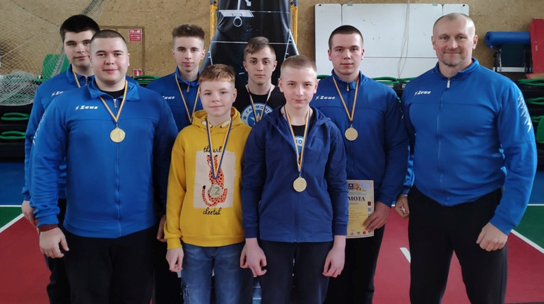 Юні глухівські паверліфтери привезли переможні медалі із чемпіонату області