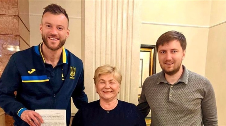 Андрій Ярмоленко передав отримані за Євро призові на благодійність