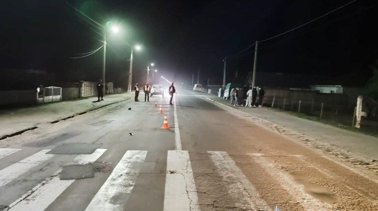 У Сарнах мотоцикліст насмерть збив пішохода: водій і пасажирка у лікарні