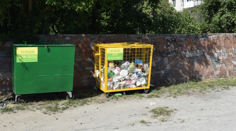Не лише обіцянками: у місті починають сортувати сміття 