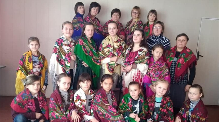 Жінки Володимиреччини активно долучилися до флешмобу з хусткою
