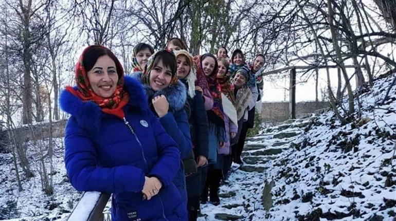 Як кременчанки долучилися до флешмобу з українською хусткою 