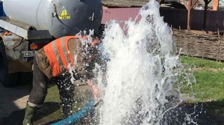 У Мені будуть хлорувати воду. На період робіт комунальники радять запастися питною водою