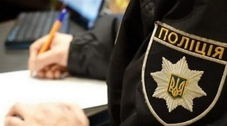 У Переяславі нетверезий чоловік чіплявся до жінок в одному із закладів: хроніка поліції