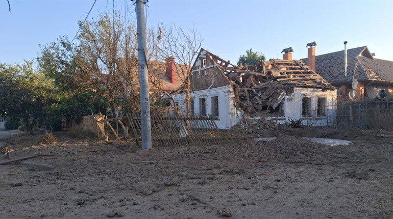 На Херсонщині армія рф завдала ударів по критичній та соціальній інфраструктурі, житлових кварталах