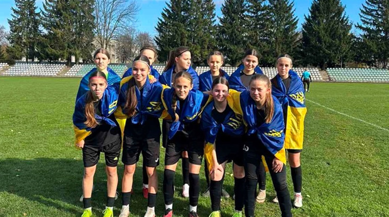 Дівочі команди ДЮСШ зберігають лідерські позиції в обласному чемпіонаті