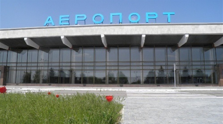 Перед стартом туристичного сезону в Херсоні обговорили стан аеропорту. Розповідаємо більше