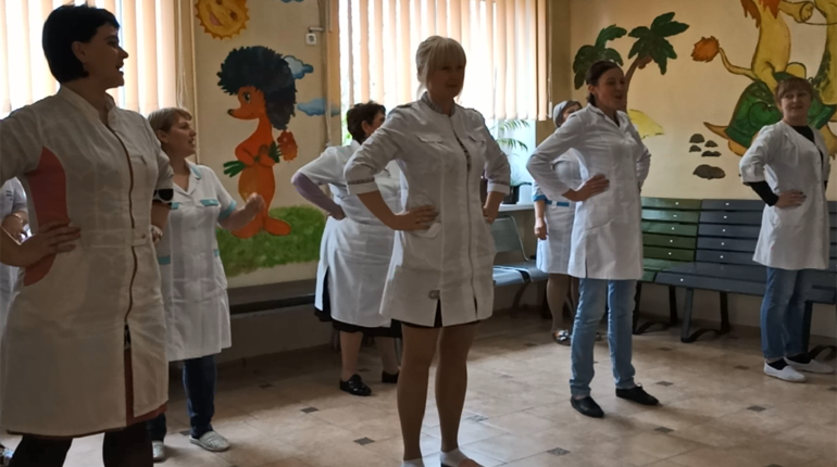 Лікар Євген Лазарев став режисером, а його колектив – акторами: що знімали медики