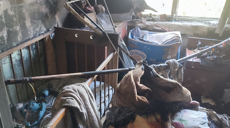 Коротке замикання та вибух балона: на пожежі в гуртожитку ледве не загинули двоє дітей