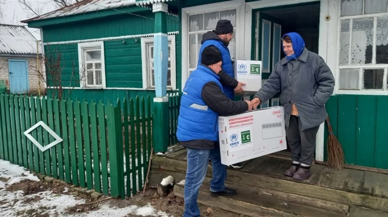 Жителі Шосткинської громади отримали допомогу з утеплення житла