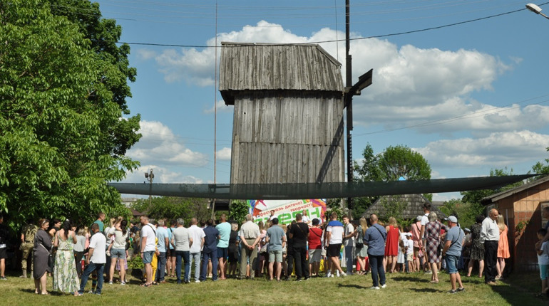 Фоторепортаж із музею: у Сарнах відзначили Трійцю