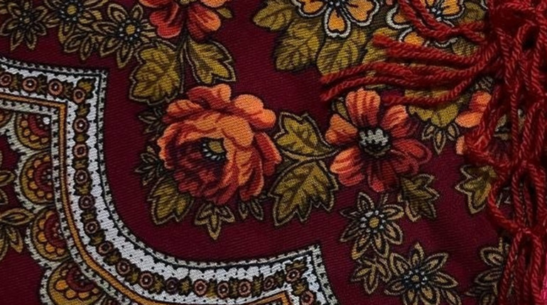 Що не так з українською хусткою, яка лежить у нас у шафі, і як хустка насправді має виглядати