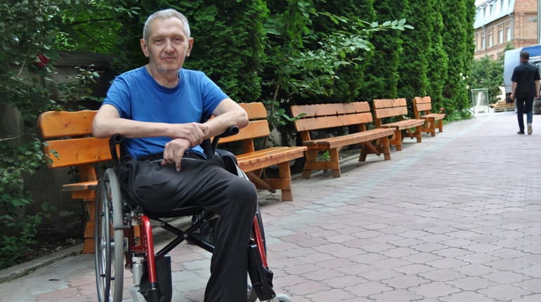 Життя — шкереберть. Від війни його врятував католицький священник