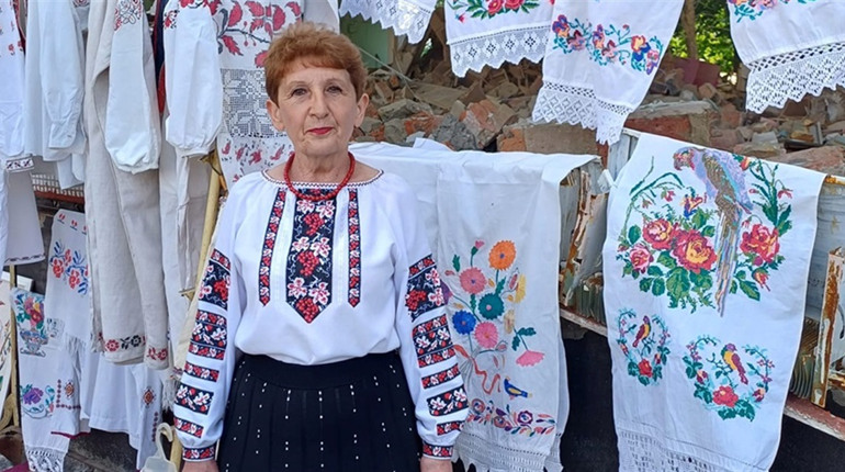 Вчителька з Шевченкового під час окупації зберегла автентичні речі, які збирала впродовж життя
