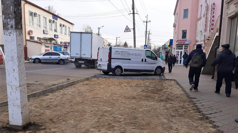 Хлібна будка біля Універмагу: чому її прибрали, і де тепер біляївці зможуть купувати цю продукцію