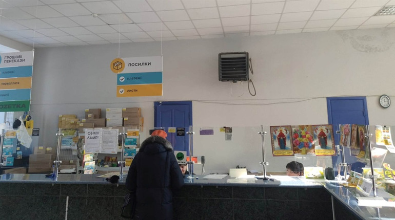 У поштовому відділенні в Кіцмані можна обміняти лампи розжарювання на енергоощадні