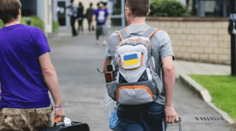 Чоловіки віком від 18 до 22 років зможуть безперешкодно перетинати кордон під час воєнного стану