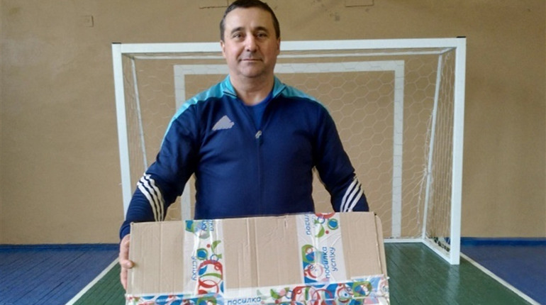 «Посилку успіху» отримав вчитель фізичної культури Ніжинської ЗОШ № 17