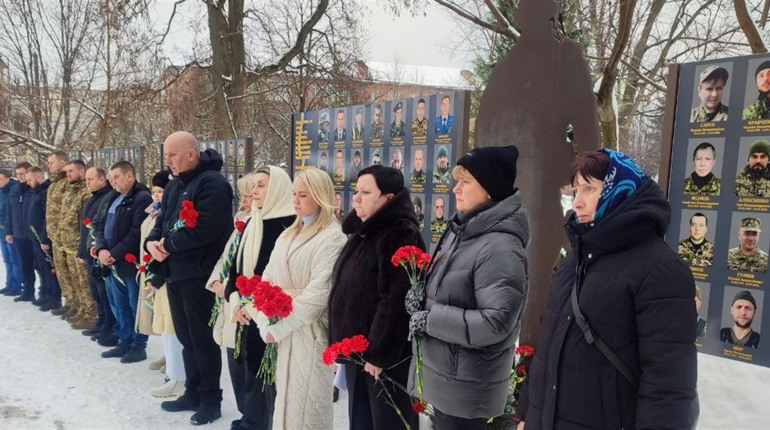 Чотири роки спротиву: у Шостці вшанували пам’ять Героїв, які стали живим щитом нашої свободи