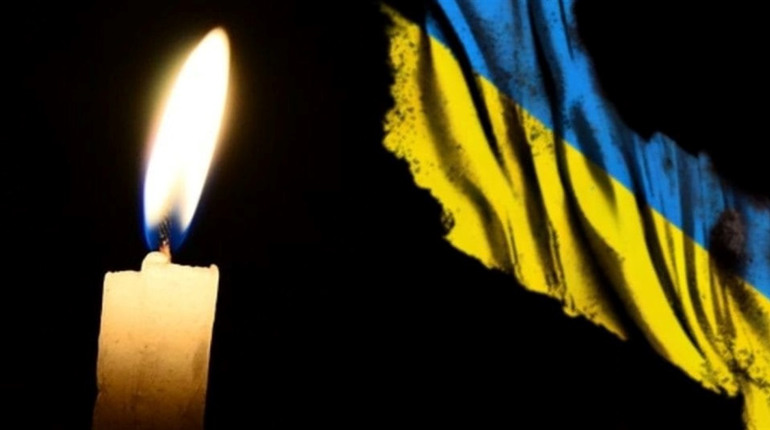 На щиті повернувся додому Герой: у Старокостянтинові попрощаються із захисником