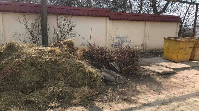Біляївські комунальники дякують і водночас засмучені: мешканці знову додають їм зайвої роботи