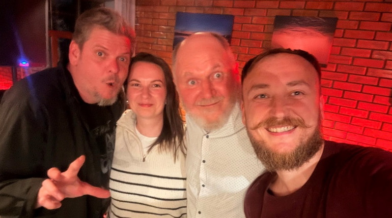 Щастя у простих речах. Про що співали Очеретяні коти у Пивниці на благодійному концерті