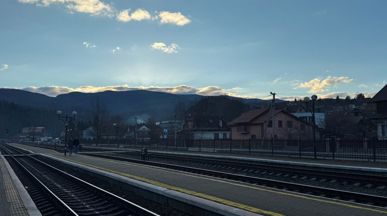 5 + 1 найцікавіших локацій Яремче: водоспад Пробій, сувенірний ринок, парк-музей, Слон і Маковиця