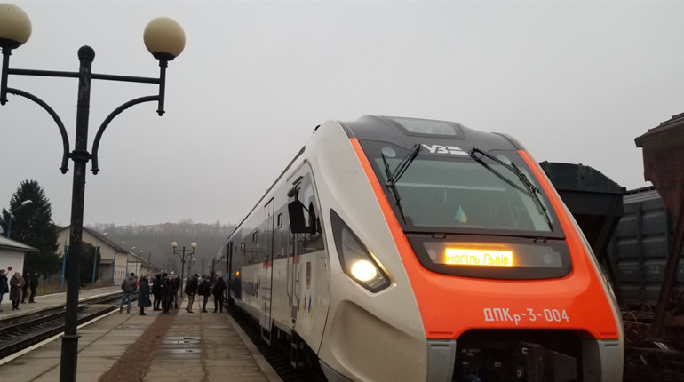 Нещодавно відмінений потяг Чернівці – Львів через Чортків повертається