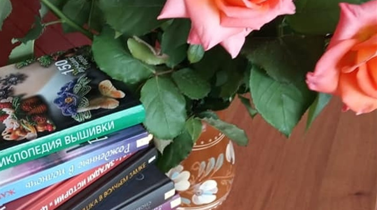 Аношкінській бібліотеці читачка подарувала 16 книг
