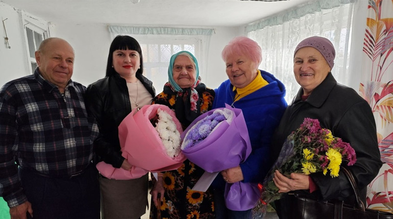 102 роки Ганні Дорофєєвої з Дмитрівки: вона пережила війну, голод — і досі посміхається життю