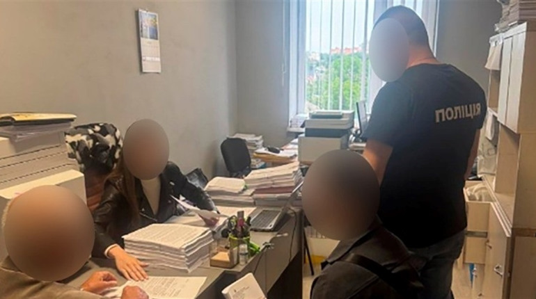 Наживалися на війні: у Сумах викрили псевдоволонтерів, що розкрадали пожертви для ЗСУ