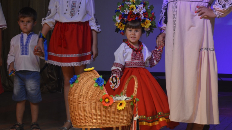 Хто брав участь та переміг у першому в Біляївці показі моди в національному стилі (відео)