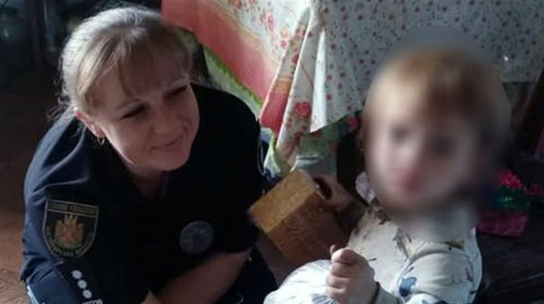 Недоглянуті та неохайні дітлахи: поліцейські перевірили 10 родин на Звягельщині