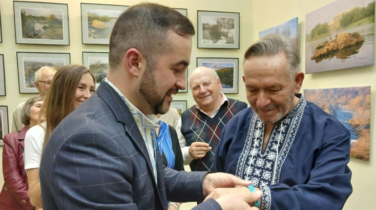 «З любов’ю зітканий цей світ над Бугом»: виставка фотокартин Олександра Ігнатьєва у Первомайську